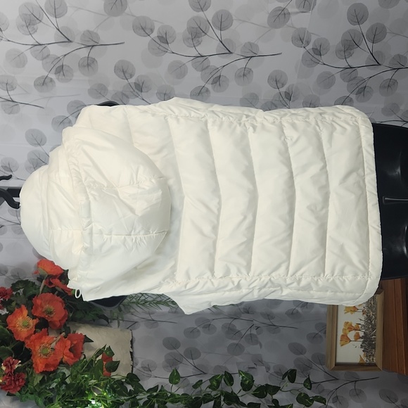 Michael Kors Down Puffer Vest - Picture 7 of 12